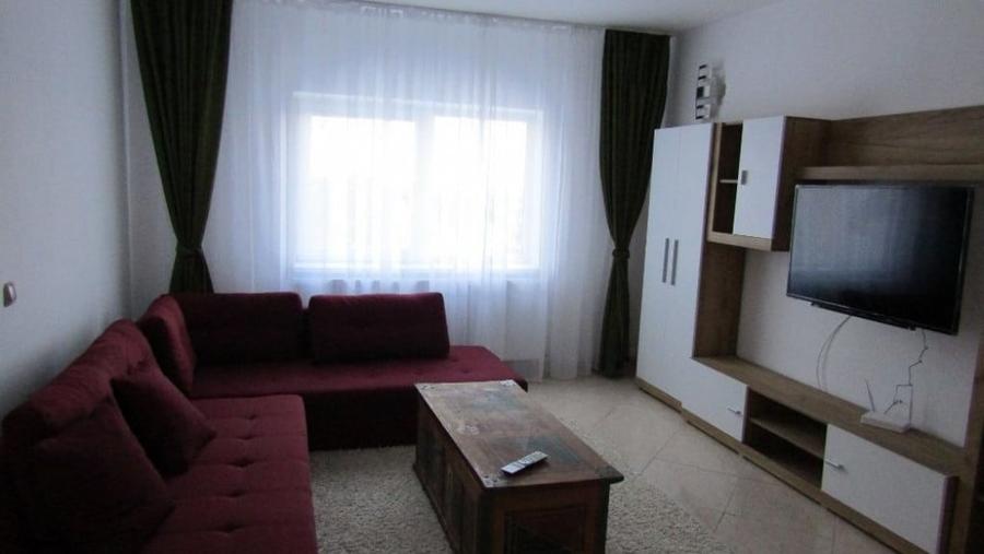 Apartament cu 4 camere decomandat în Aradului