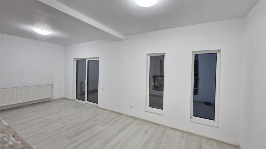 Casă cu 3 camere cu Canalizare în Bucium