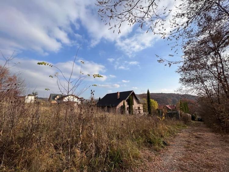 Teren Construcții intravilan de 1095 mp, în Podiș