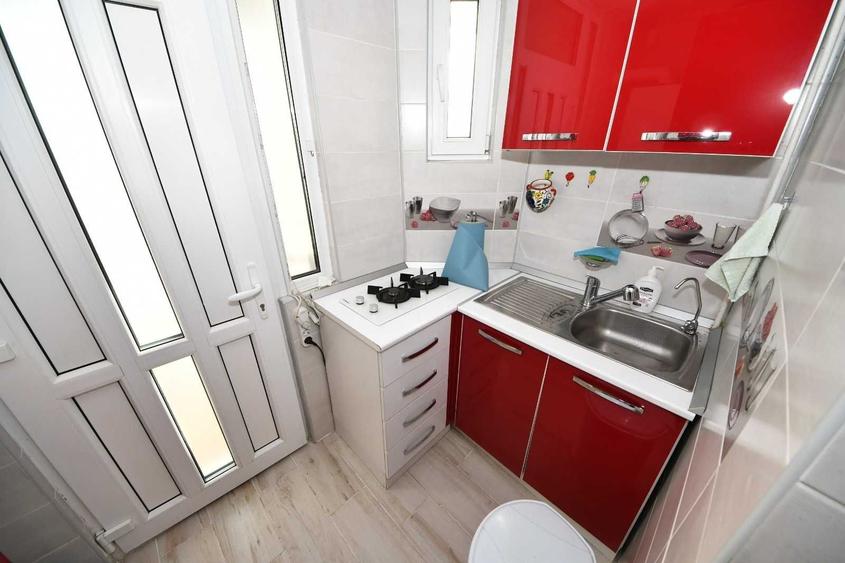 Apartament cu 3 camere decomandat în Sud