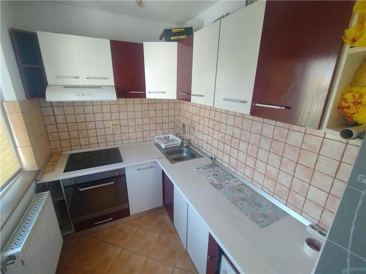 Apartament cu 2 camere decomandat, mobilat în Oravița