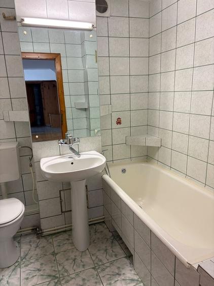 Apartament cu 3 camere decomandat în Florești