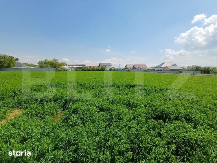 Teren de 7200 mp, în Central