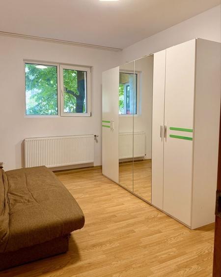 Apartament cu 3 camere semidecomandat, mobilat în Iancului