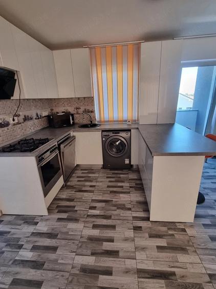 Apartament cu 2 camere decomandat în Giarmata