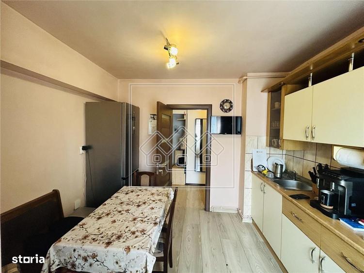Apartament cu 4 camere decomandat în Șelimbăr