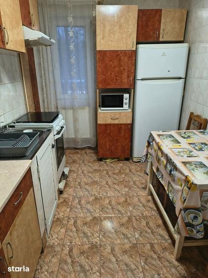 Apartament cu 4 camere decomandat în Donici