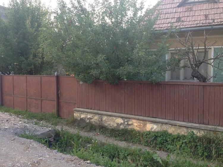 Casă cu Teren 1600 Mp în Lăzarea