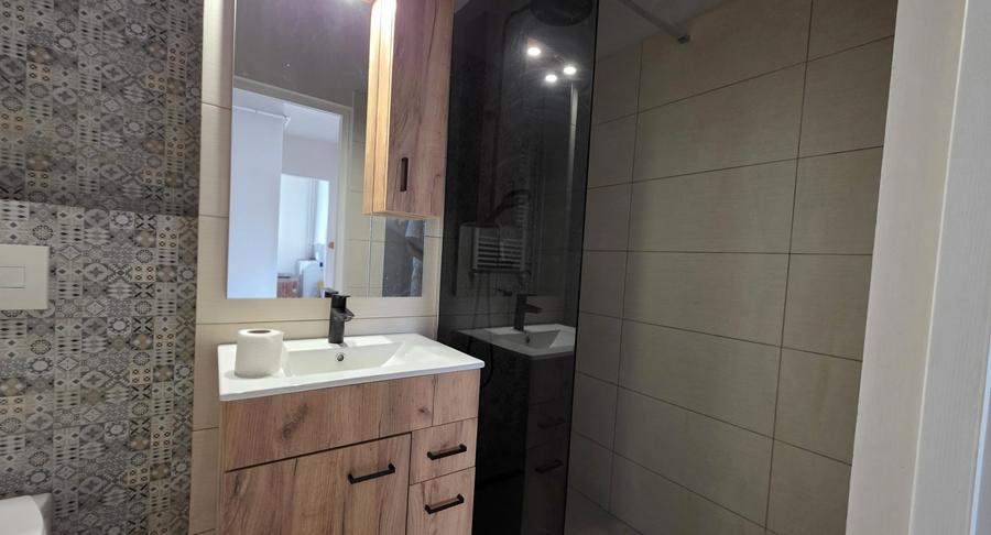 Apartament cu 2 camere decomandat, mobilat în Complex Studențesc