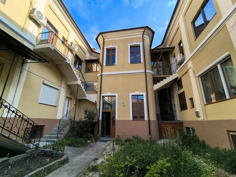 Apartament cu 2 camere semidecomandat, mobilat în Ultracentral