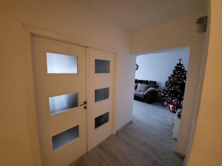 Apartament cu 4 camere decomandat în Exterior Vest