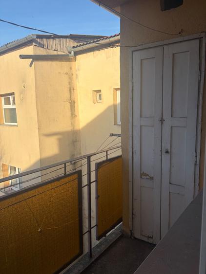 Apartament cu 3 camere decomandat în Micro 16