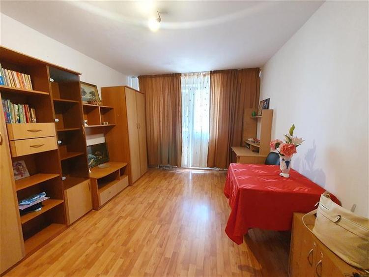Apartament cu 2 camere decomandat, mobilat în Tei