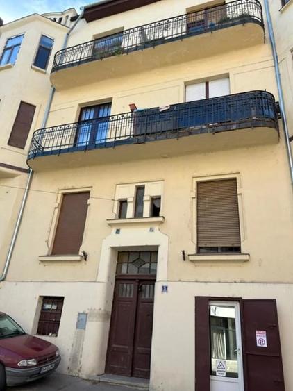 Apartament cu 5 camere decomandat în Decebal