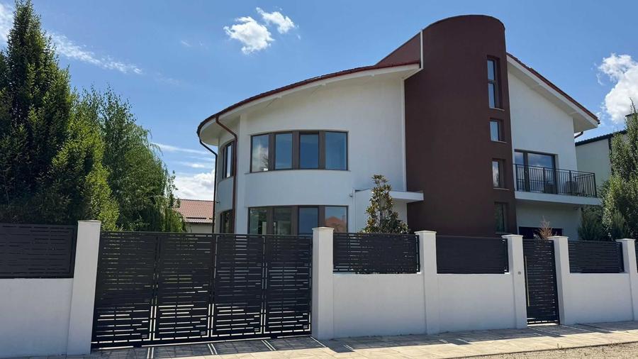 Casă cu 4 camere în Preajba