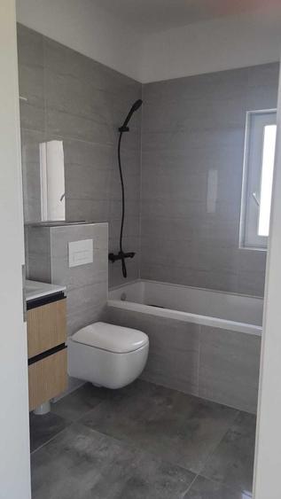 Apartament cu 3 camere decomandat în Moșnița Veche