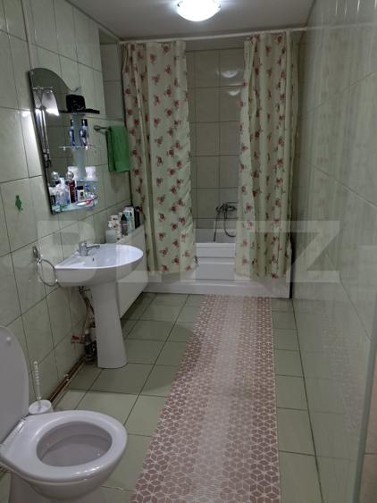 Casă individuală cu 6 camere cu Canalizare în Variaș