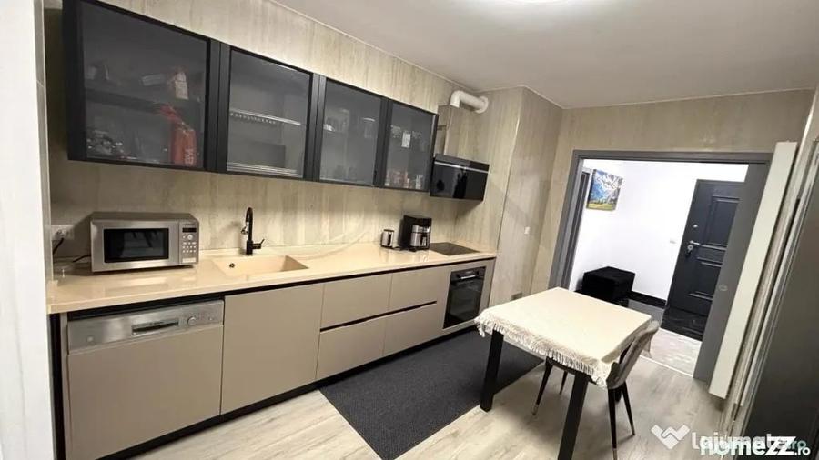 Apartament cu 4 camere decomandat în Primăverii