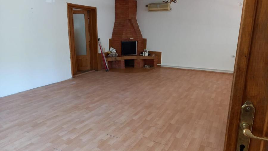 Casă cu 4 camere cu Teren 600 Mp în Ostroveni