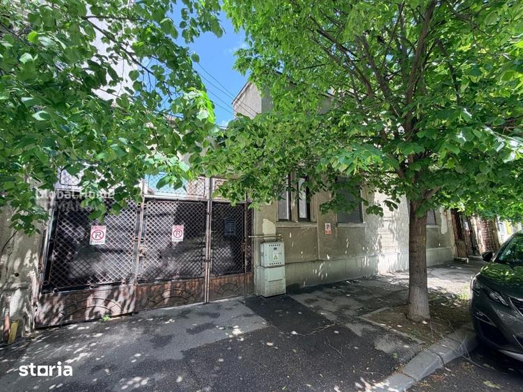Casă cu 6 camere cu Teren 306 Mp în Vatra Luminoasă