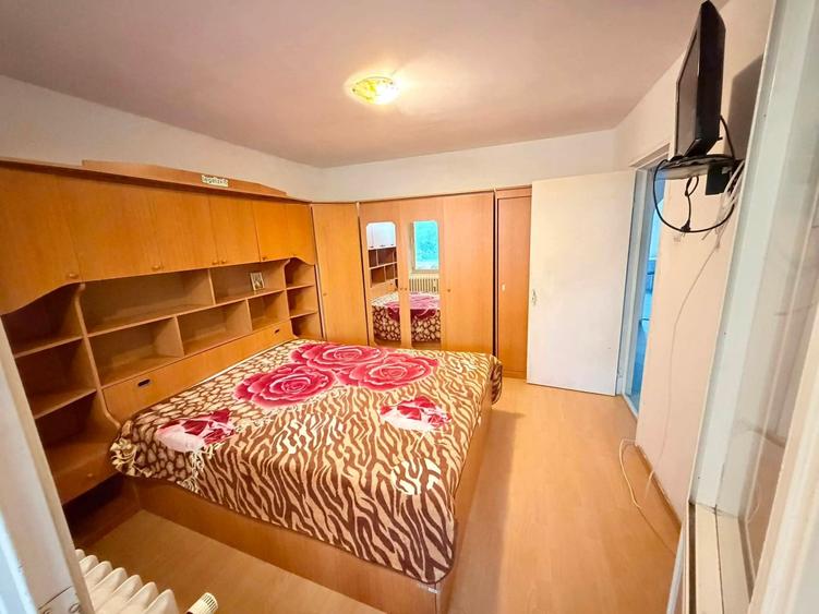 Apartament cu 3 camere decomandat în Drumul Taberei