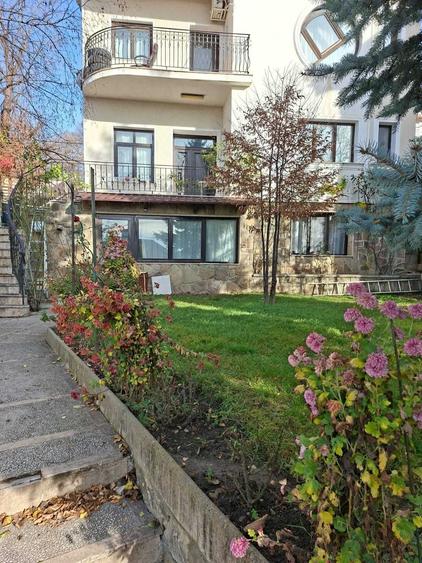 Apartament cu 3 camere decomandat în Exterior Vest