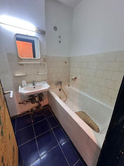 Apartament cu 3 camere semidecomandat în Victoriei