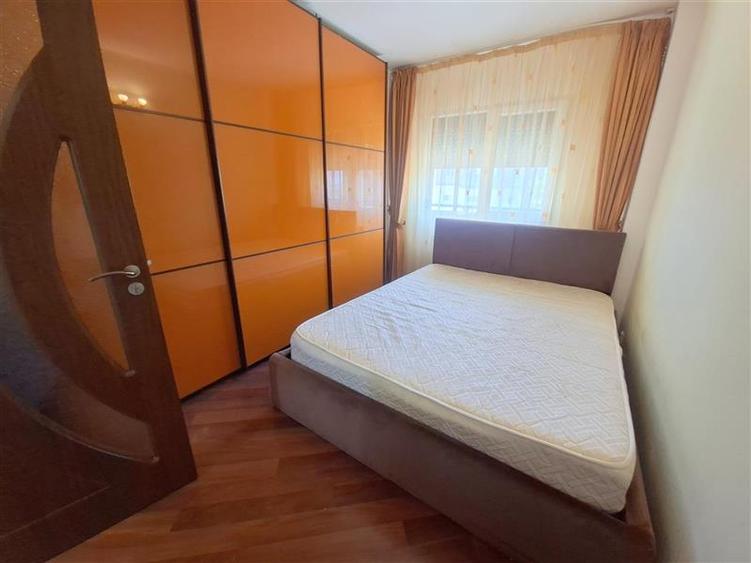 Apartament cu 3 camere decomandat în 9 Mai