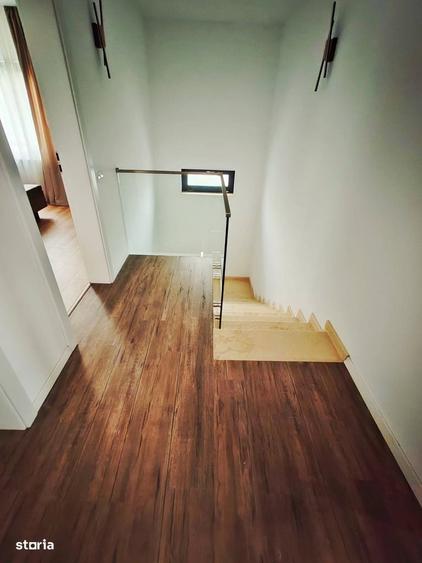 Casă cu 4 camere în Lumina
