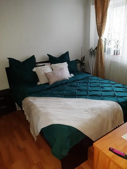 Apartament cu 3 camere decomandat în Criș
