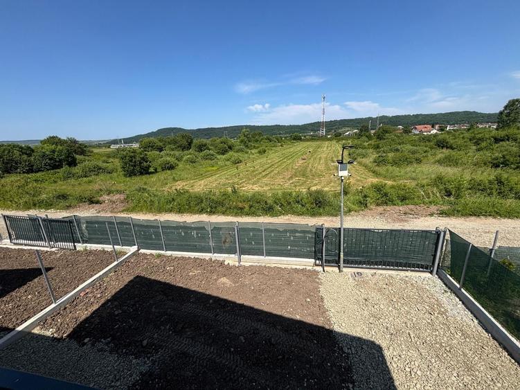 Duplex cu 4 camere cu Canalizare în Mohu