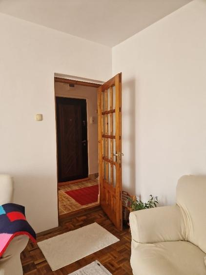 Apartament cu 3 camere decomandat, mobilat în Central