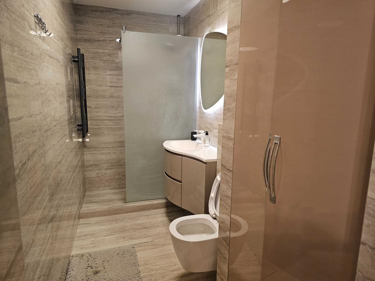 Apartament cu 3 camere semidecomandat în Central