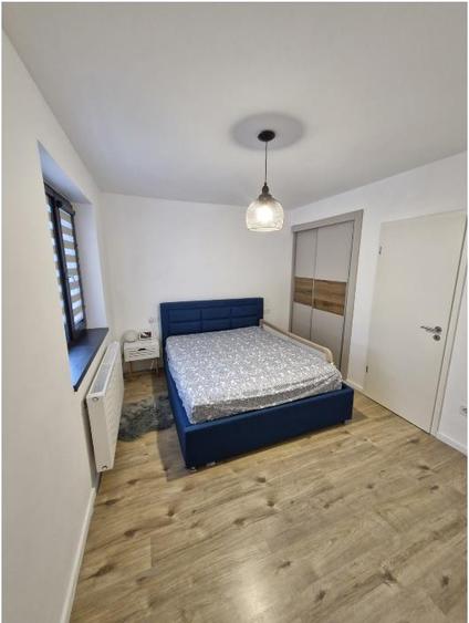 Apartament cu 3 camere decomandat în Tractorul