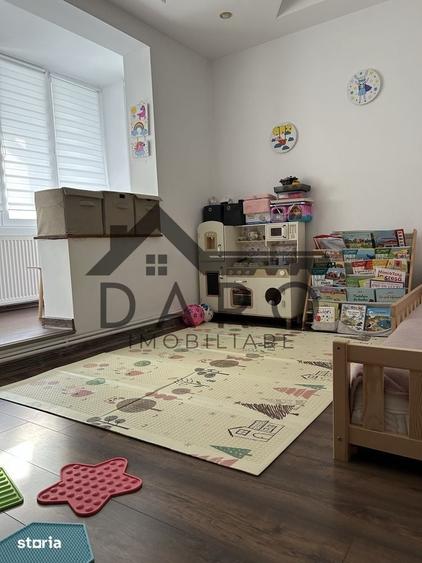 Apartament cu 3 camere decomandat în Criș
