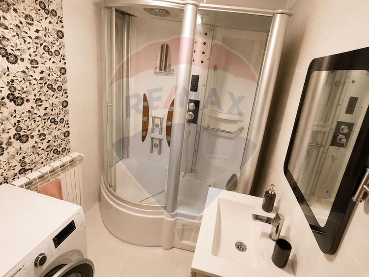 Apartament cu 3 camere decomandat, mobilat în Central
