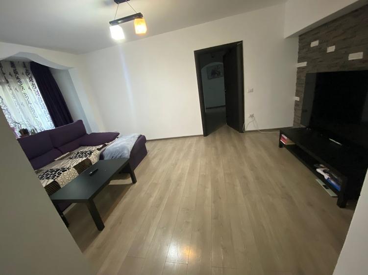 Apartament cu 4 camere decomandat în Veteranilor