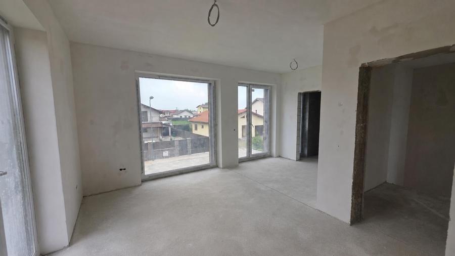 Casă individuală cu 4 camere cu Canalizare în Stupini