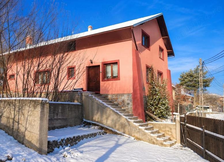 Casă cu 6 camere cu Teren 1100 Mp în Poiana
