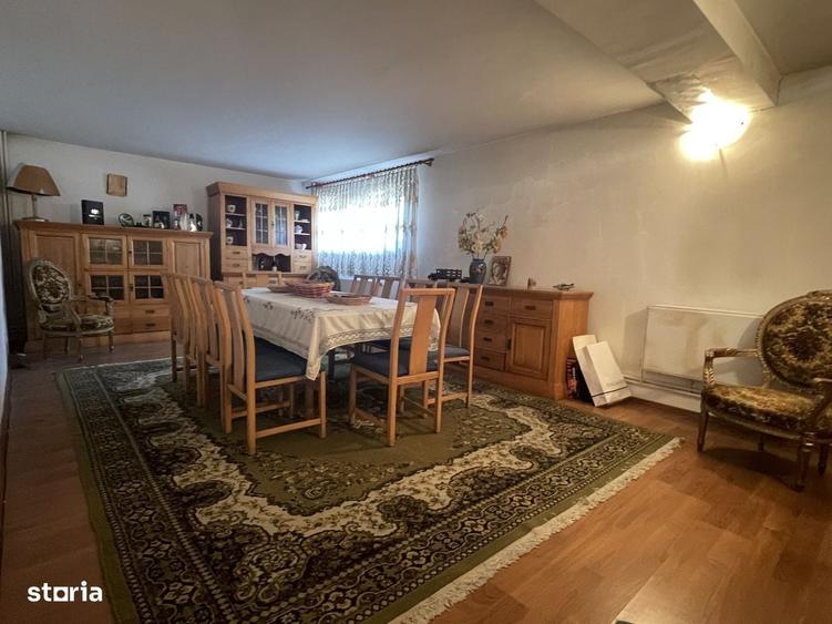 Casă cu 4 camere cu Teren 2000 Mp în Săvinești