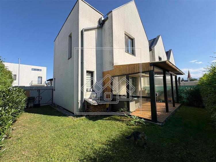 Duplex cu 3 camere cu Canalizare în Șelimbăr