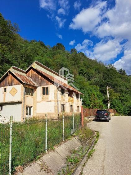 Casă individuală cu 7 camere cu Canalizare în Dăbâca
