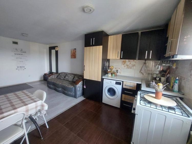 Apartament cu 3 camere decomandat, mobilat în Lăpuș