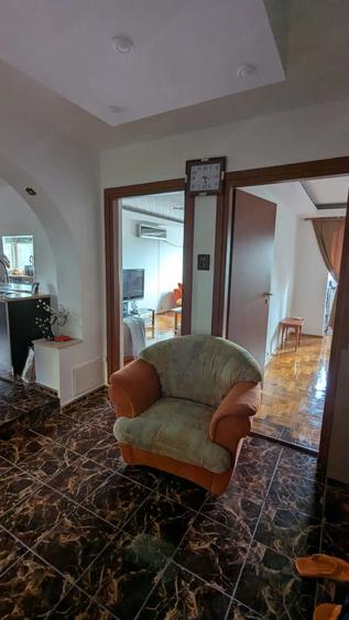 Apartament cu 4 camere decomandat în Apărătorii Patriei