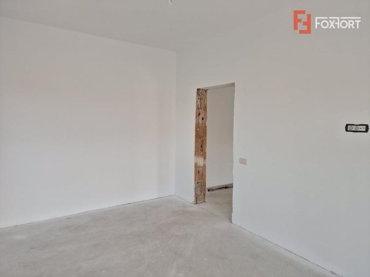 Apartament cu 3 camere decomandat în Bucovăț (Remetea Mare)