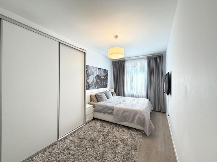 Apartament cu 3 camere semidecomandat în Sisești