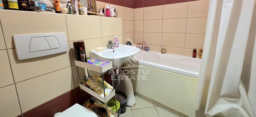 Apartament cu 2 camere semidecomandat, mobilat în Aradului