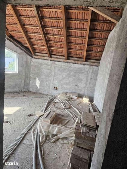 Casă cu 4 camere cu Teren 1418 Mp în Săcălaz