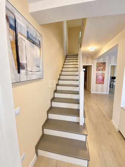 Duplex cu 4 camere cu Canalizare în Bucium