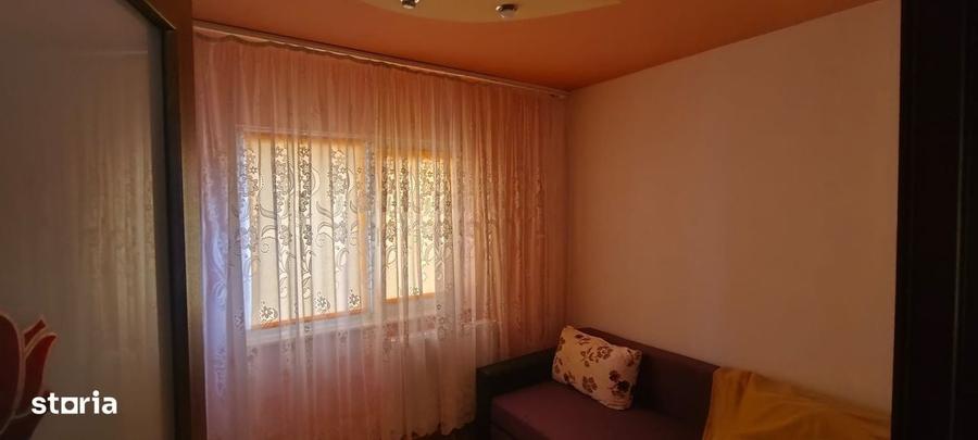 Apartament cu 3 camere decomandat în Casa de Cultură
